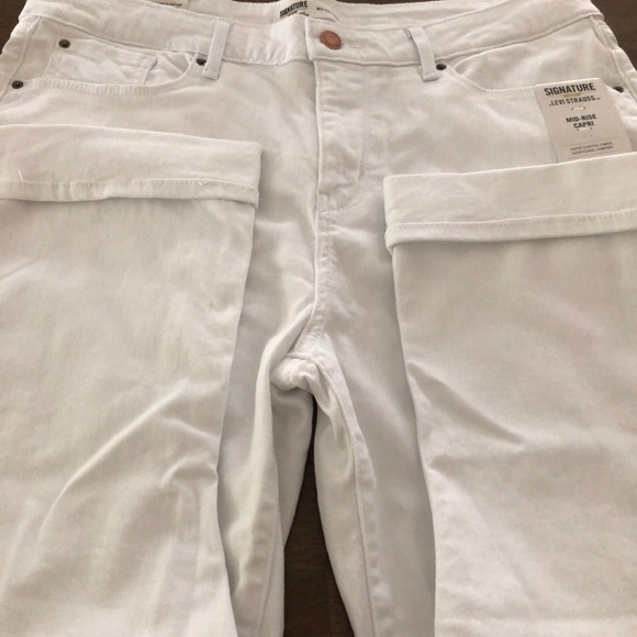 Signature by Levi Strauss Denim - Levi Strauss white capris! NWT